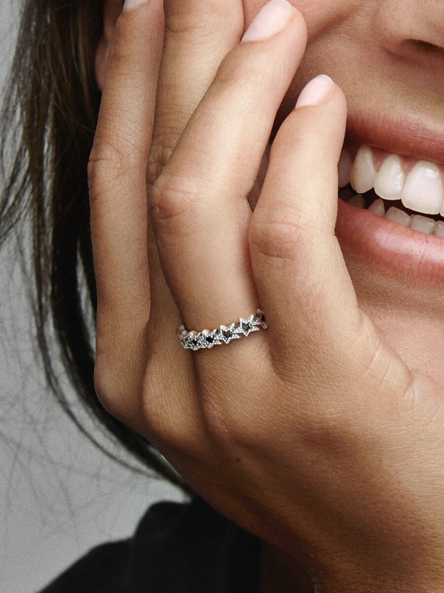Bague anneau d’étoiles asymétriques
