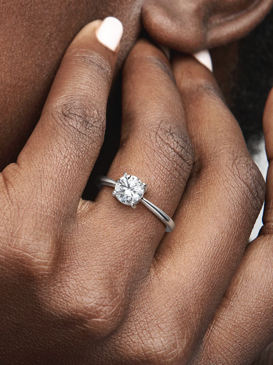 Bague à solitaire scintillant