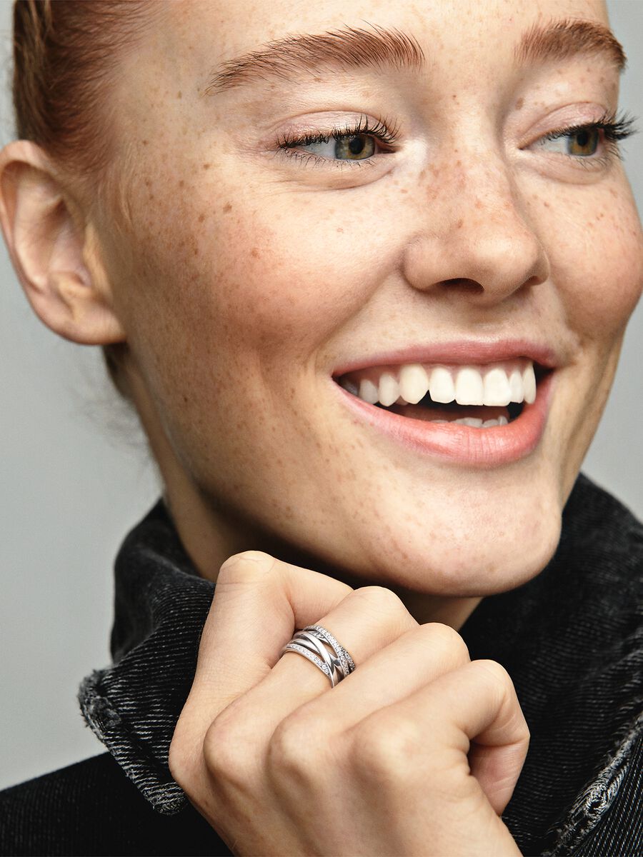 Bague lignes brillantes et scintillantes