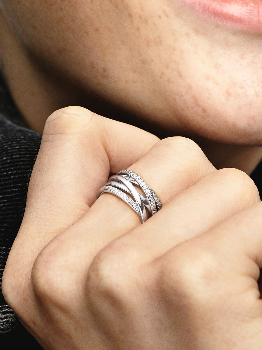 Bague lignes brillantes et scintillantes