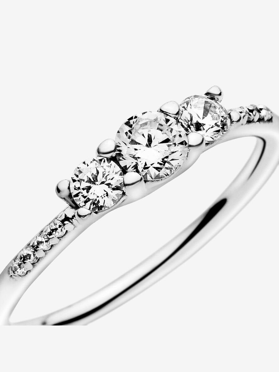 Bague trois pierres transparentes