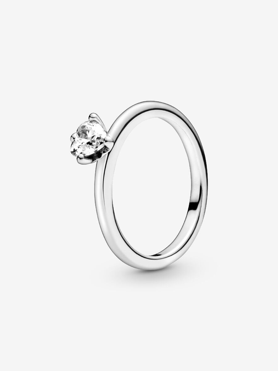 Bague à solitaire en cœur transparent