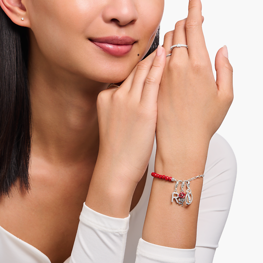 BRELOQUE CHARM ANNEAUX TOGETHER EN ARGENT, ORNÉ D’UNE GEMME ROUGE