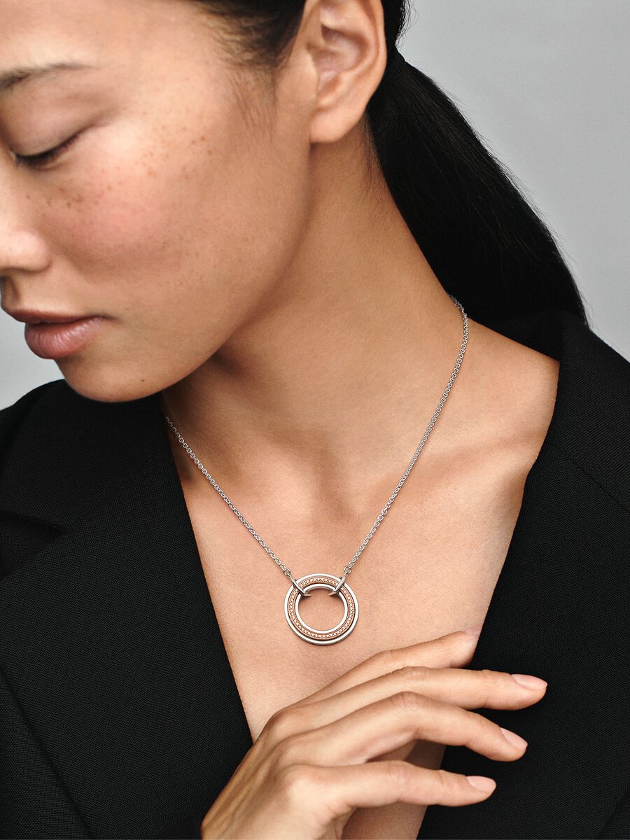 Collier deux-tons Logo et pavé Pandora Signature