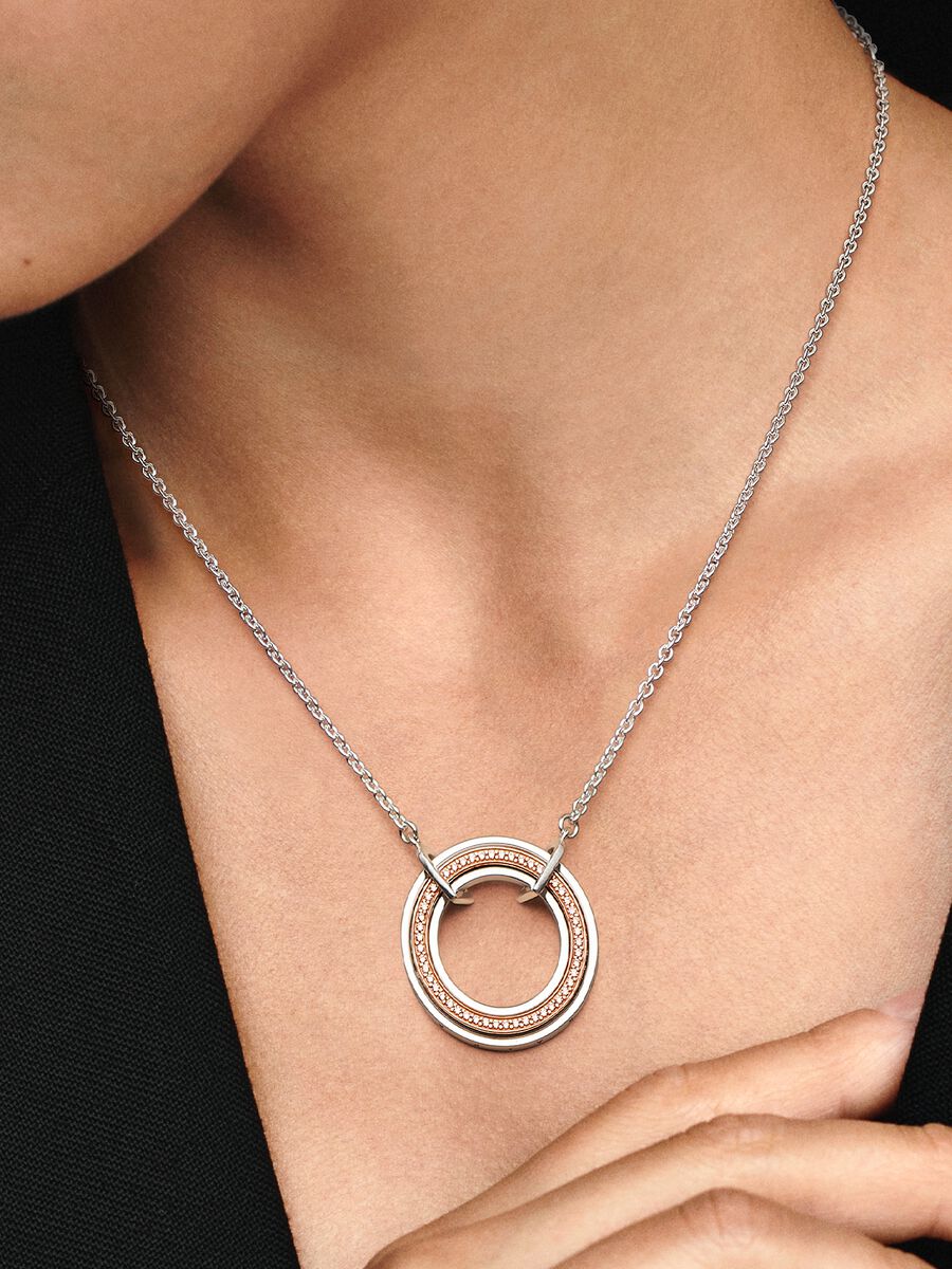Collier deux-tons Logo et pavé Pandora Signature