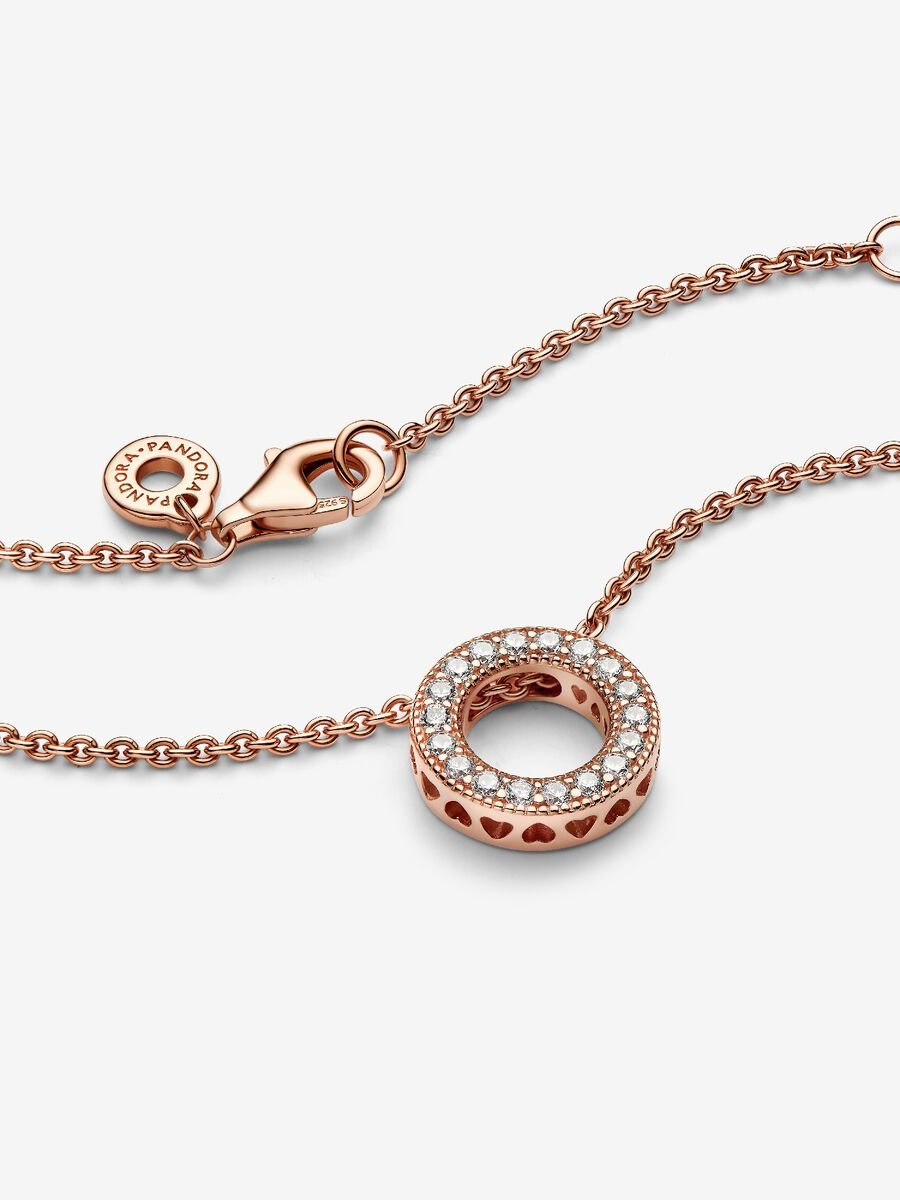 Collier Logo Pandora et cercle en pavé.