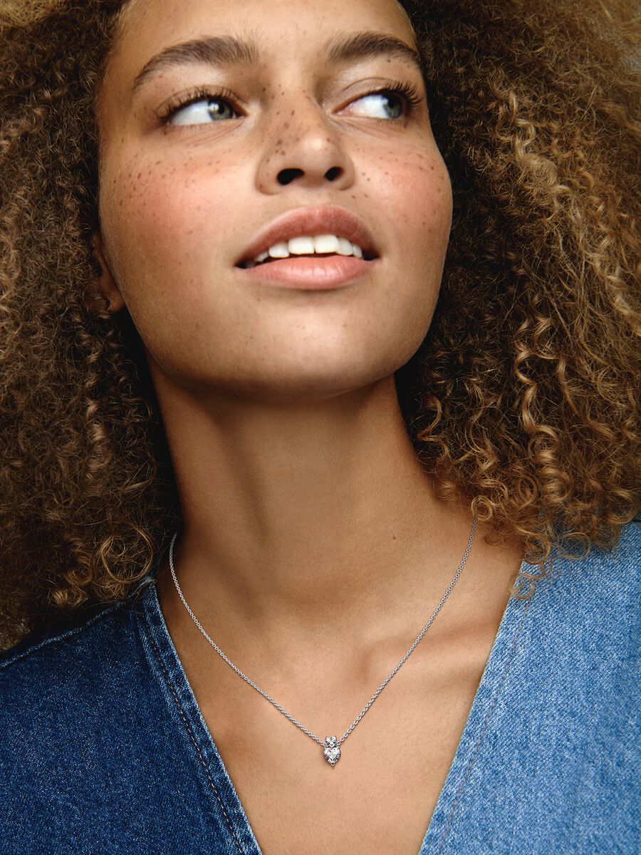Collier à pendentif double cœur scintillant