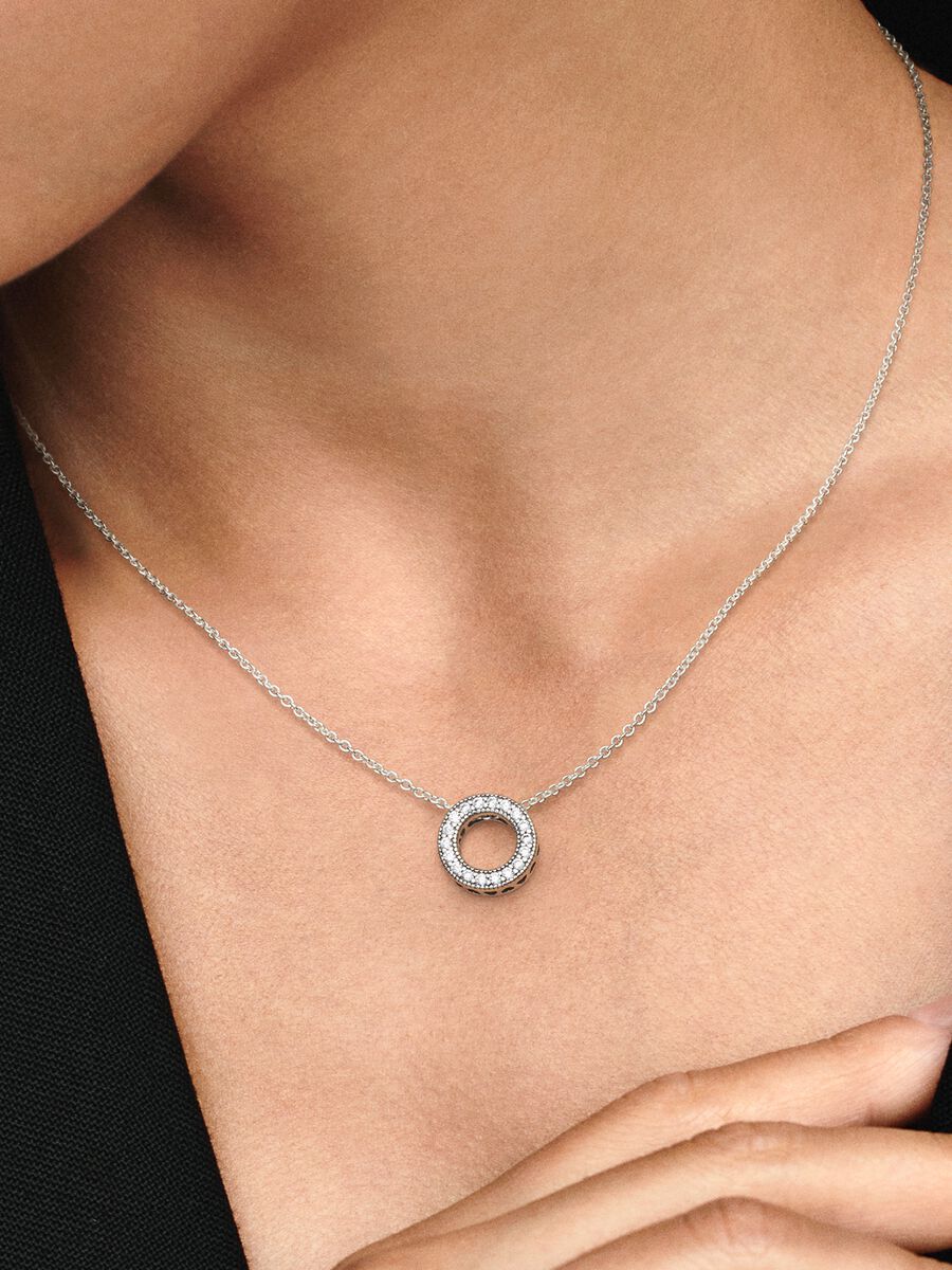 Collier Cercle en pavé avec logo Pandora