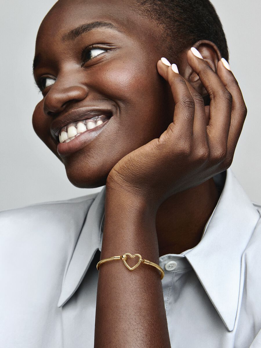 Bracelet à chaîne serpentine et fermoir en forme de cœur Pandora Moments