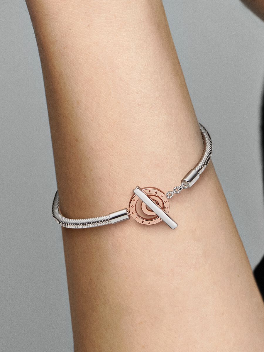 Bracelet chaîne serpentine et fermoir à barre en T Logo à deux-tons Pandora Moments