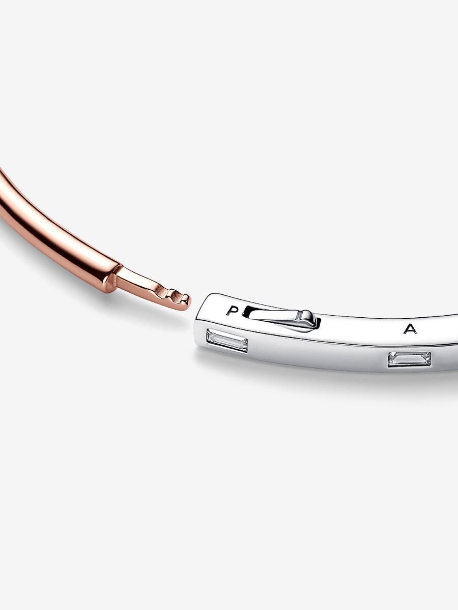 Bracelet rigide deux-tons Pavé Pandora Signature I-D