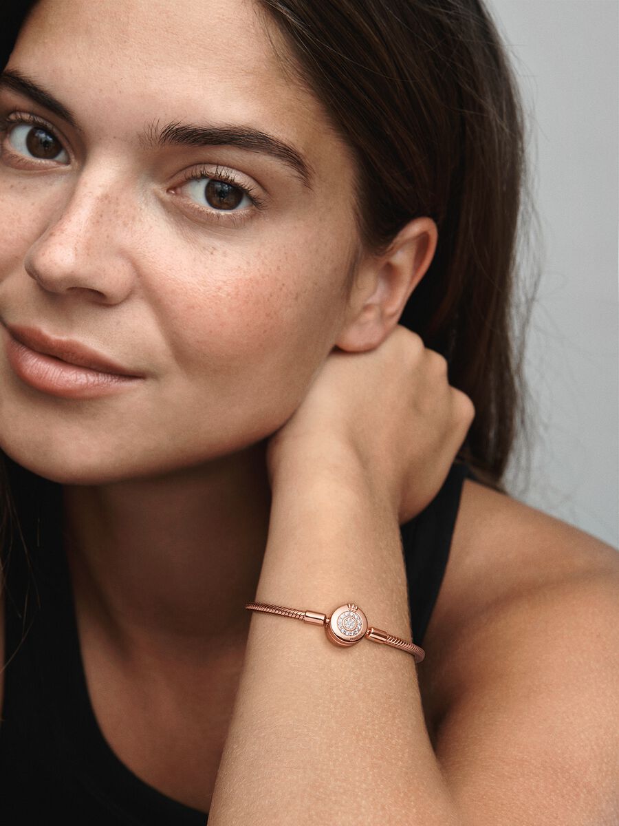 Bracelet à chaîne serpentine « O » couronné scintillant Pandora Moments