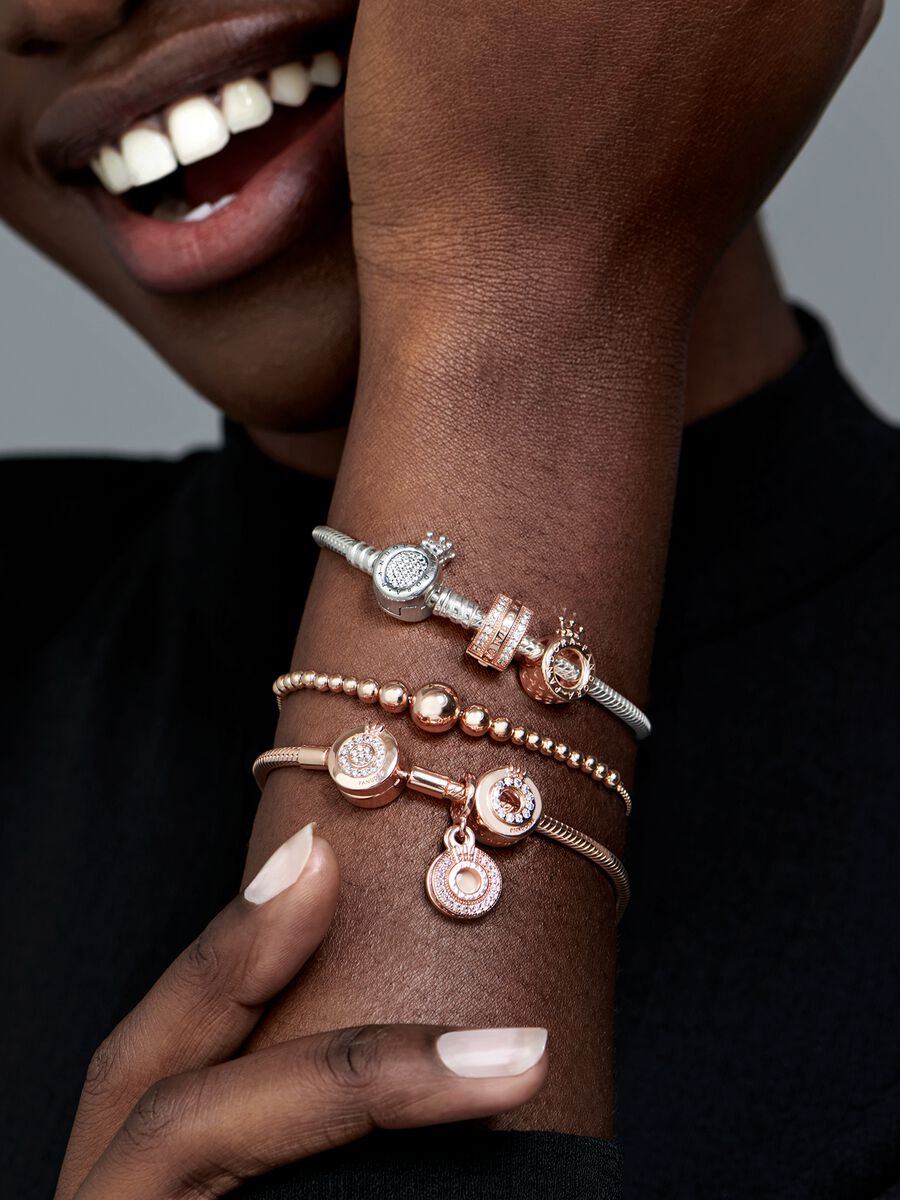 Bracelet à chaîne serpentine « O » couronné scintillant Pandora Moments