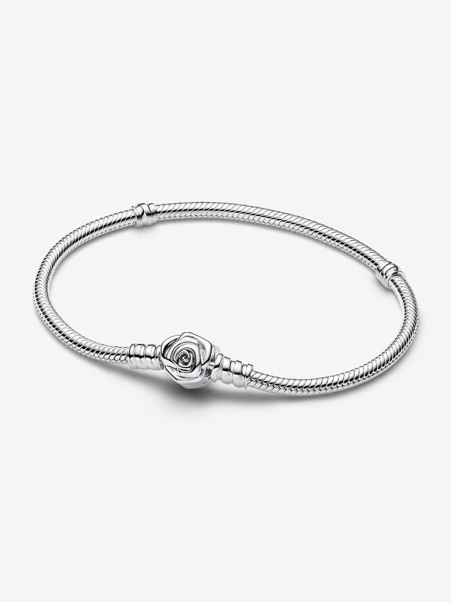 Bracelet à chaîne serpentine et fermoir Rose en fleur Pandora Moments