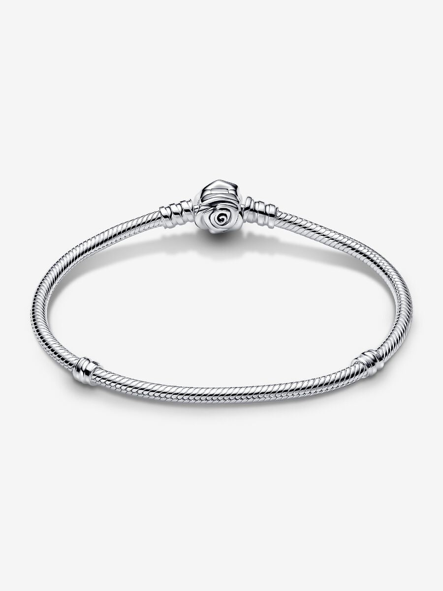 Bracelet à chaîne serpentine et fermoir Rose en fleur Pandora Moments