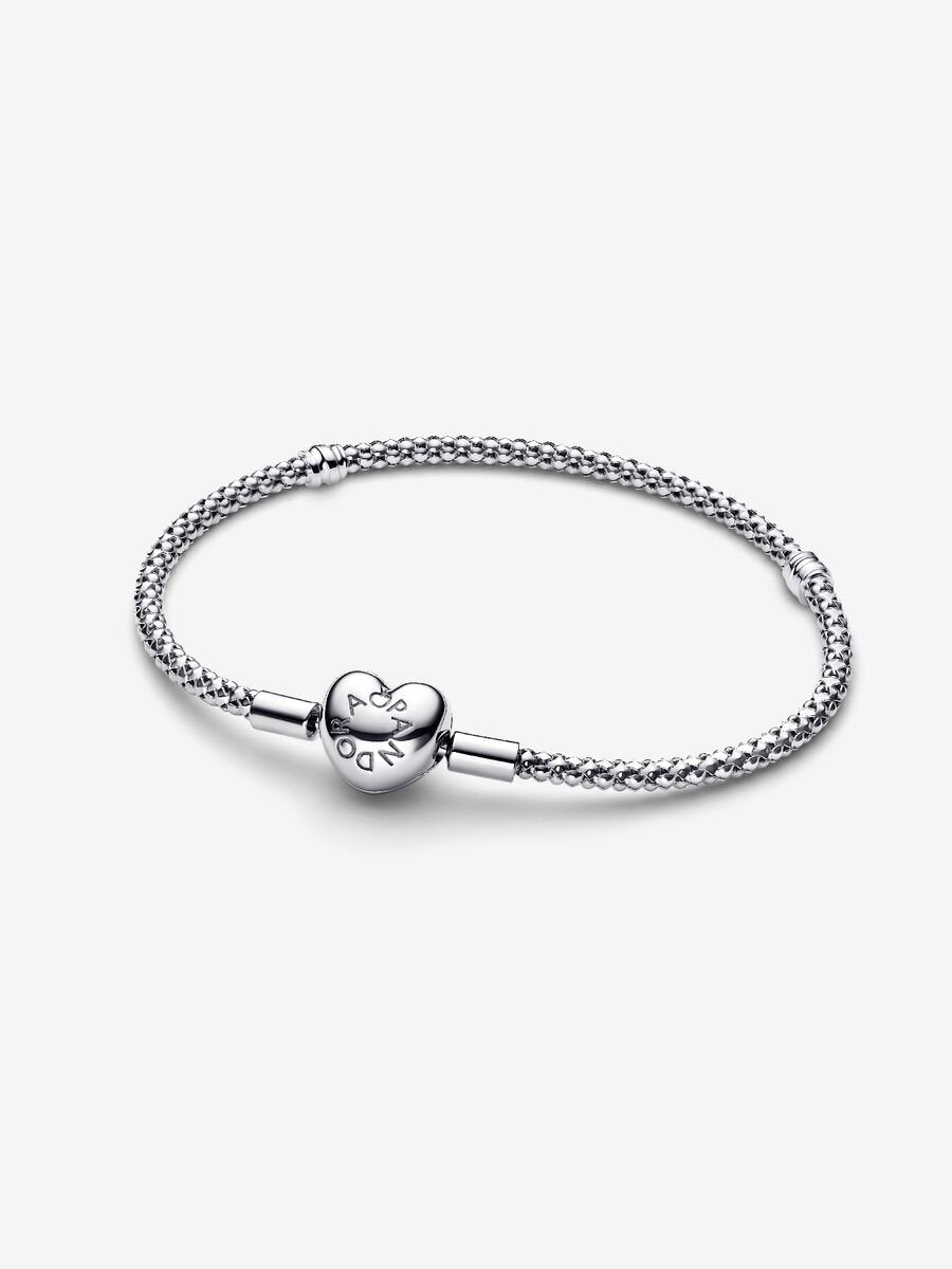 Bracelet à charms en chaîne cloutée avec fermoir cœur