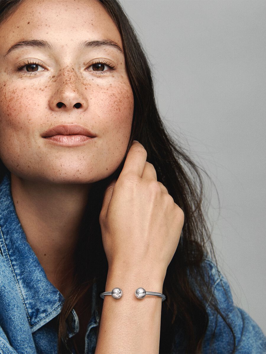 Bracelet rigide ouvert Pandora Moments