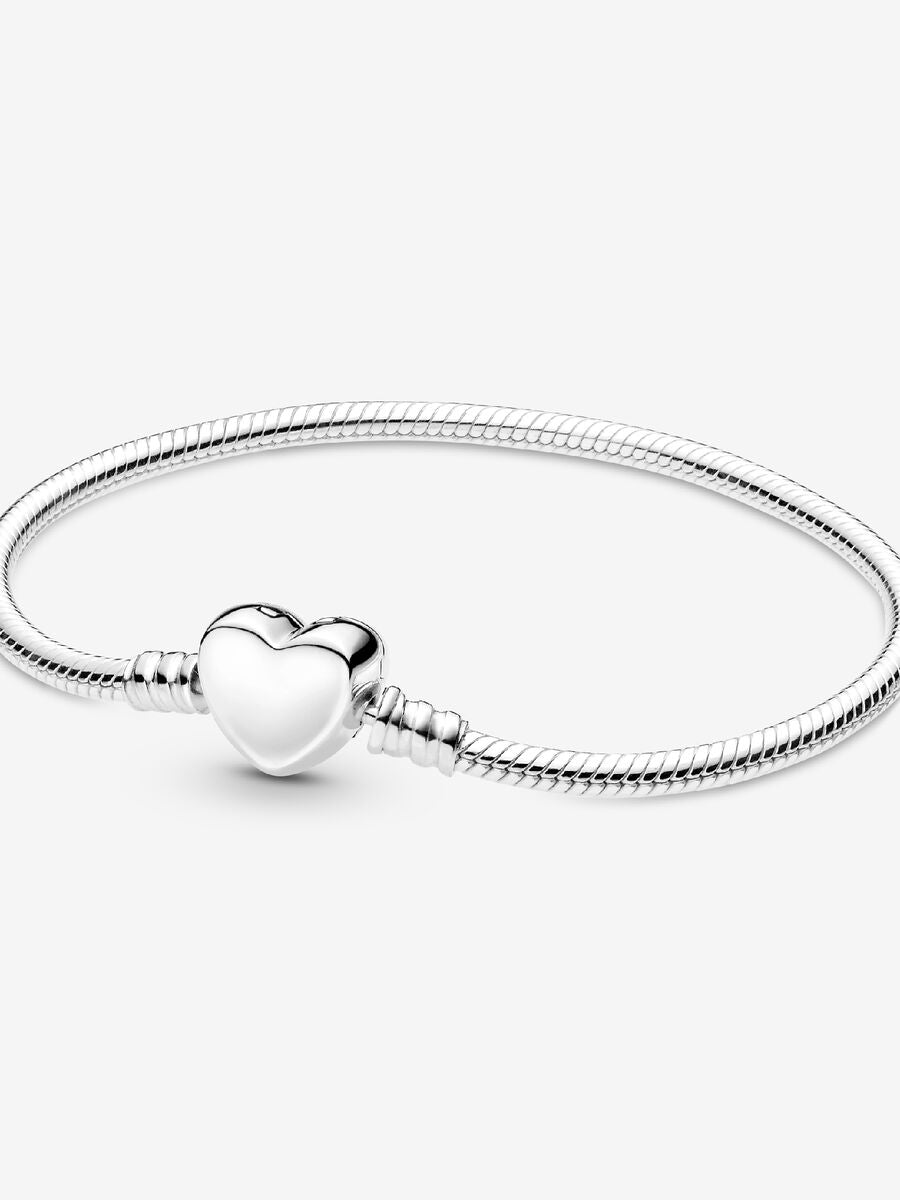 Bracelet à chaîne serpentine et fermoir en forme de cœur à graver Pandora Moments