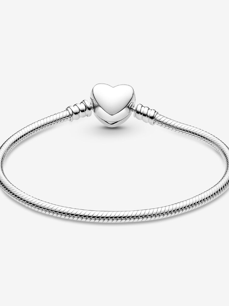 Bracelet à chaîne serpentine et fermoir en forme de cœur à graver Pandora Moments