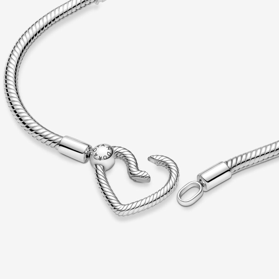 Bracelet à chaîne serpentine et fermoir en forme de cœur Pandora Moments
