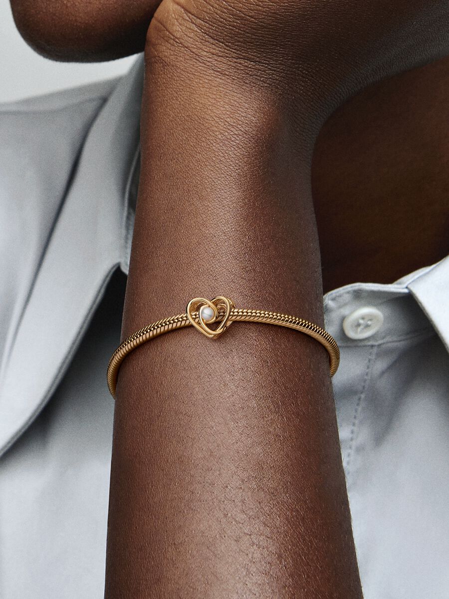 Charm Cœur tourbillonnant ajouré et perle de culture d’eau douce traitée