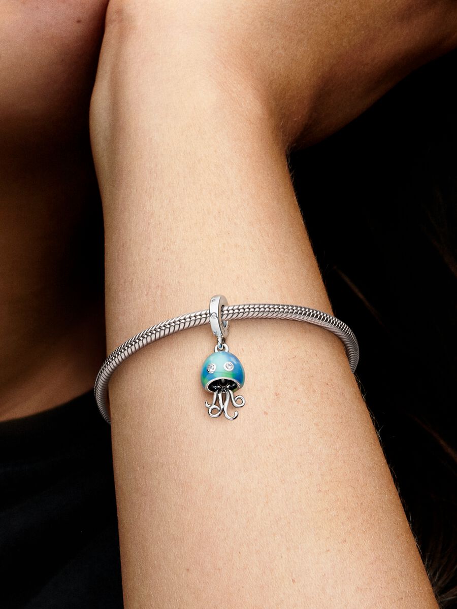 Charm-pendentif Méduse aux couleurs changeantes