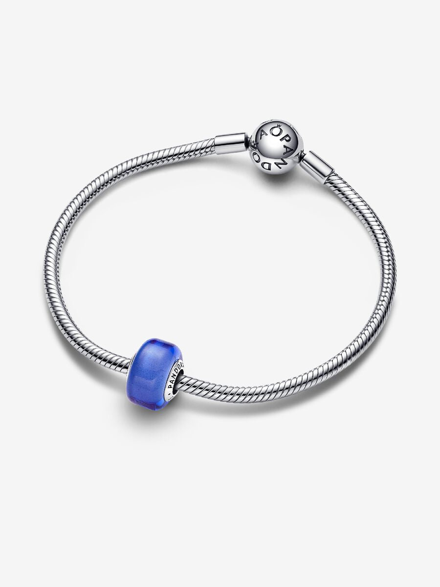 Mini charm bleu en verre de Murano