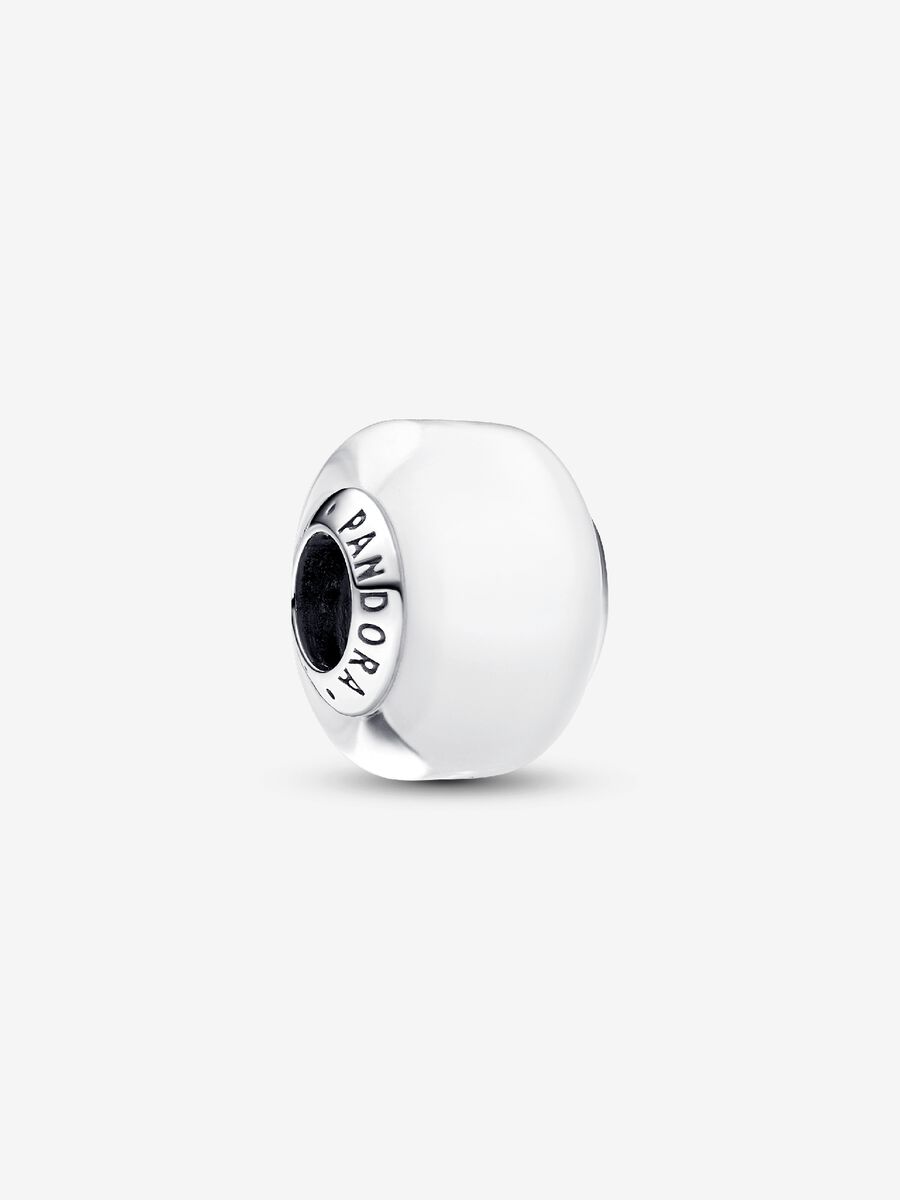 Mini charm blanc en verre de Murano