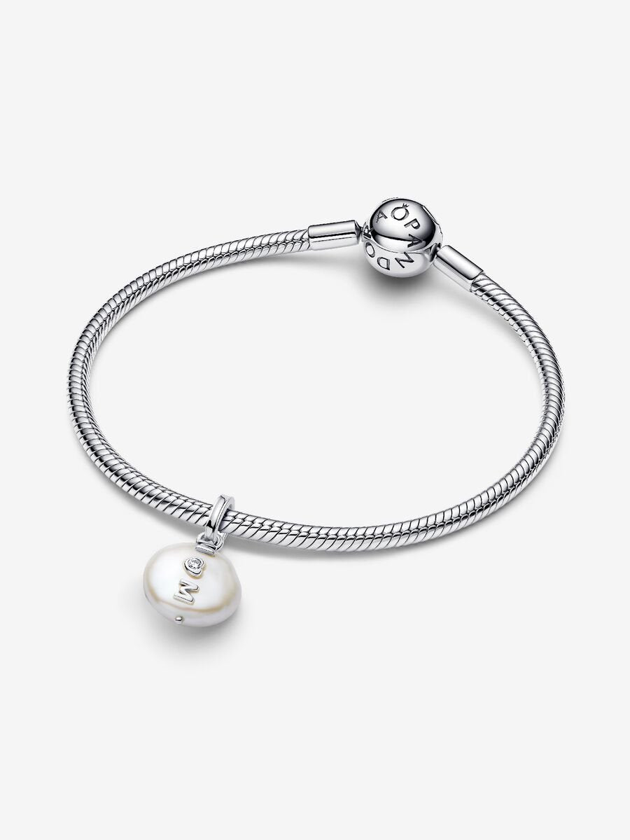 Charm-pendentif Maman avec perle de culture d’eau douce baroque traitée