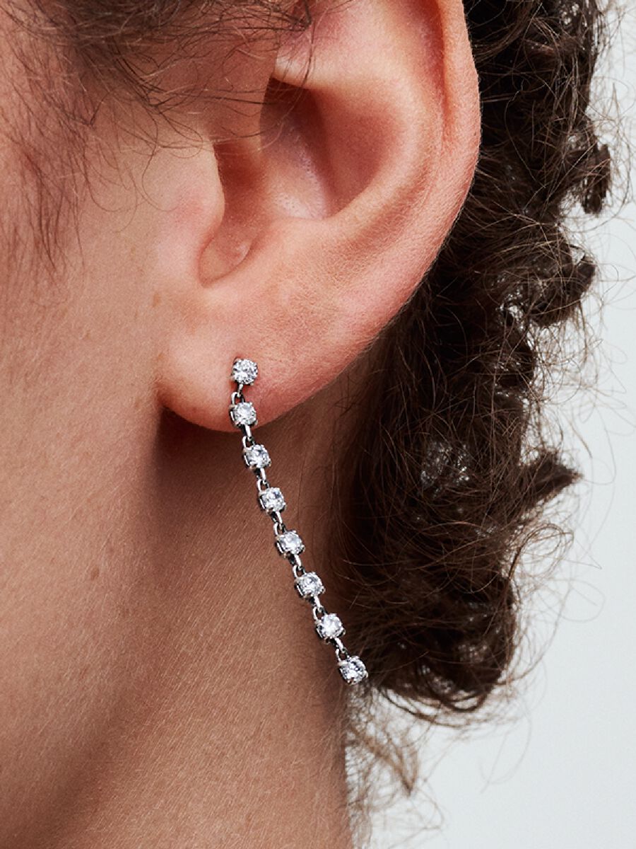 Pendants d’oreilles avec huit pierres scintillantes