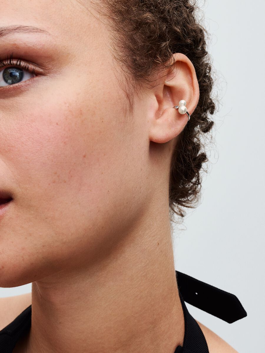 Bijou d’oreille avec deux perles de culture d’eau douce traitées