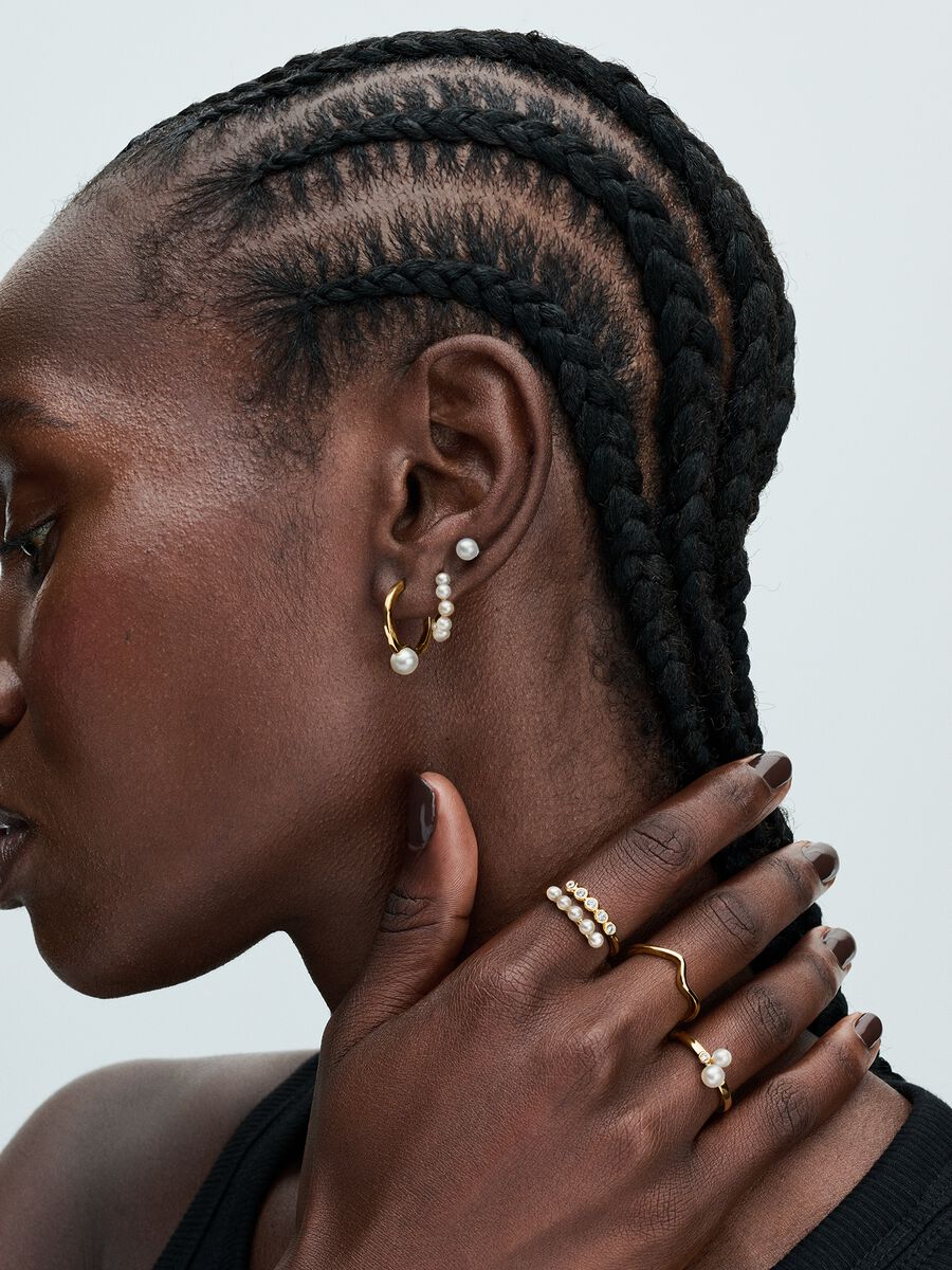 Bague avec deux perles de culture d’eau douce traitées