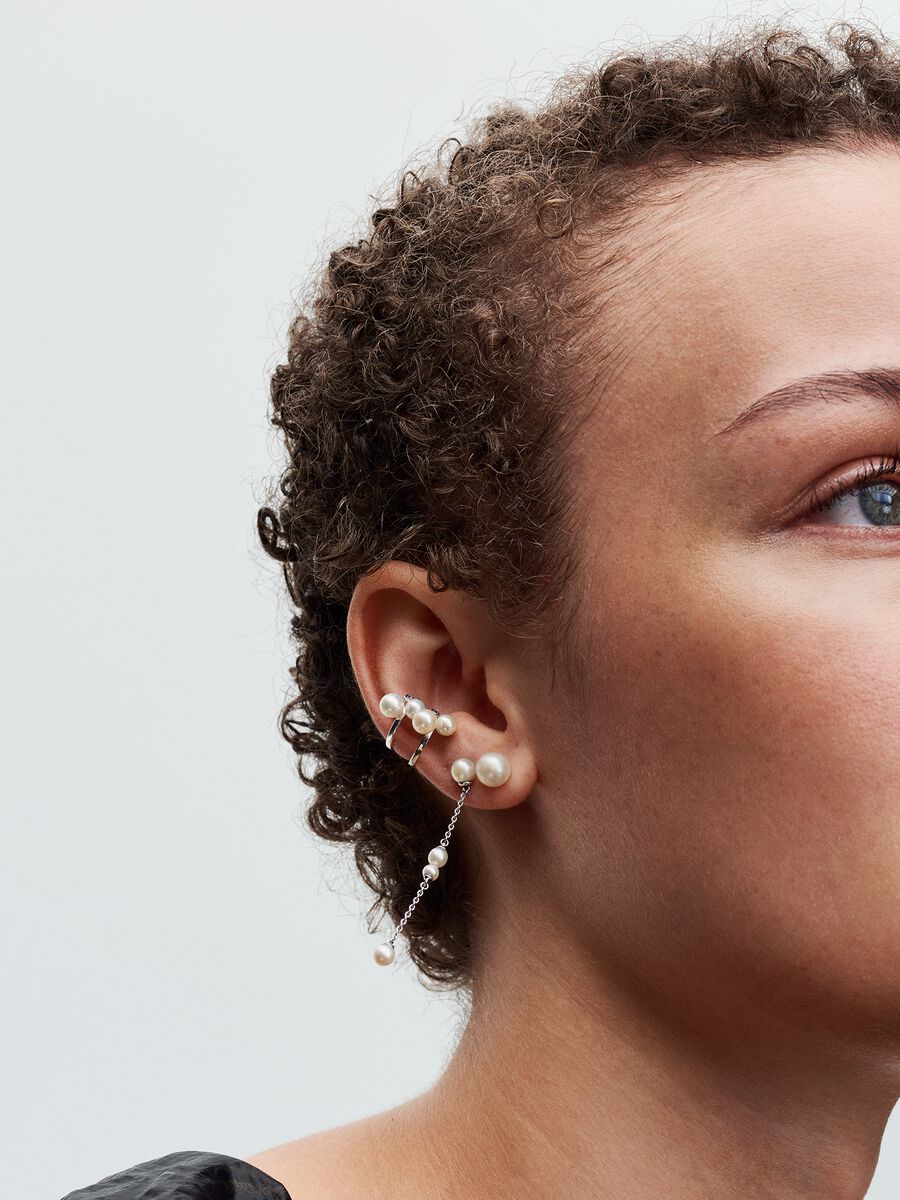 Bijou d’oreille avec deux perles de culture d’eau douce traitées