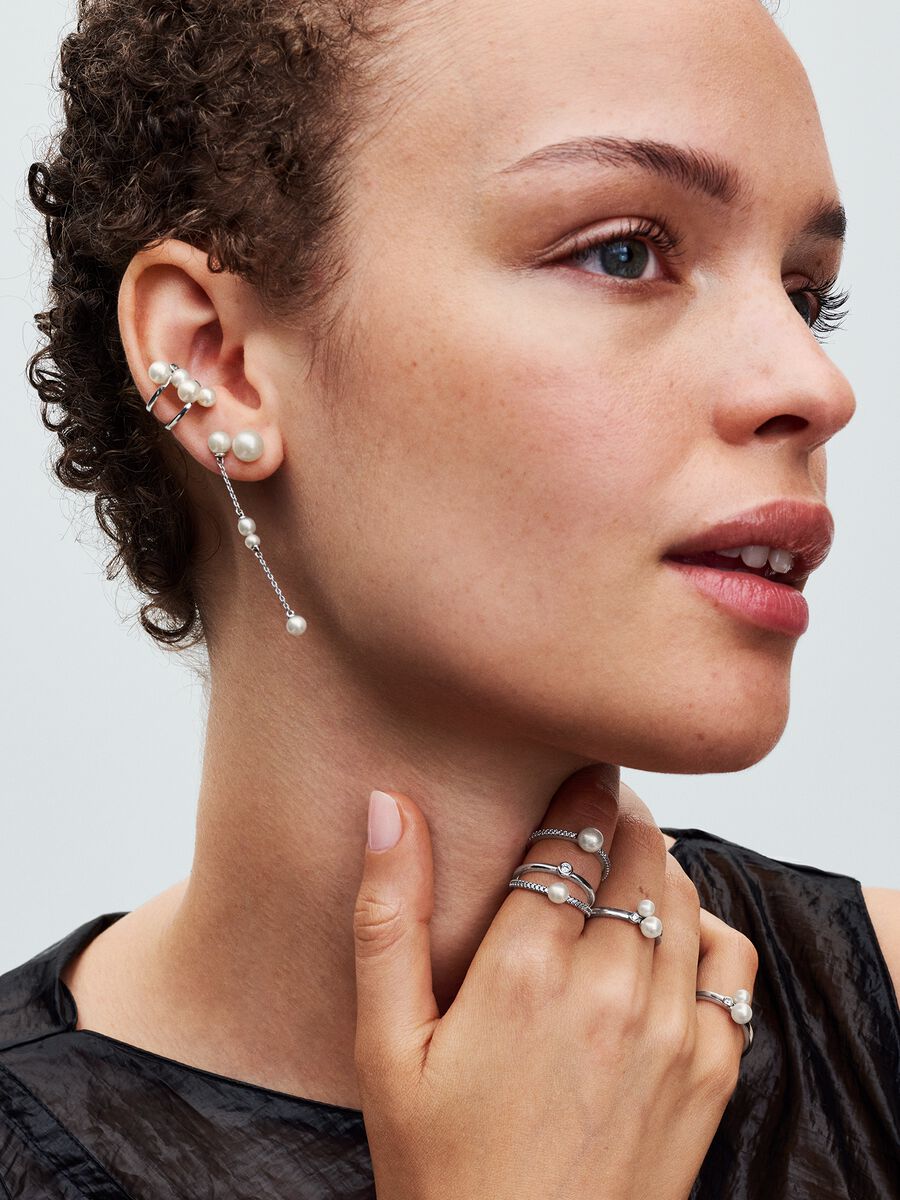 Pendant d’oreilles avec perles de culture d’eau douce traitées