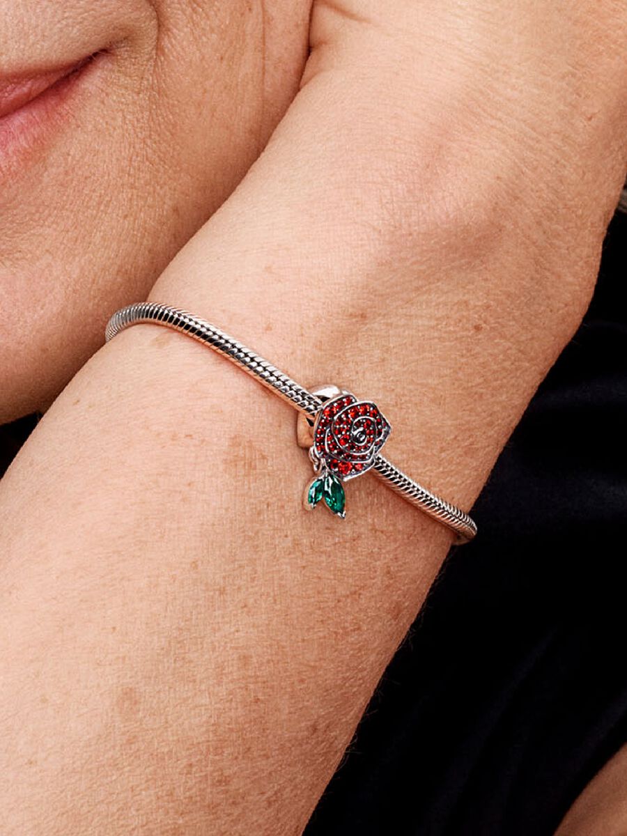 Charm Rose scintillante en fleur