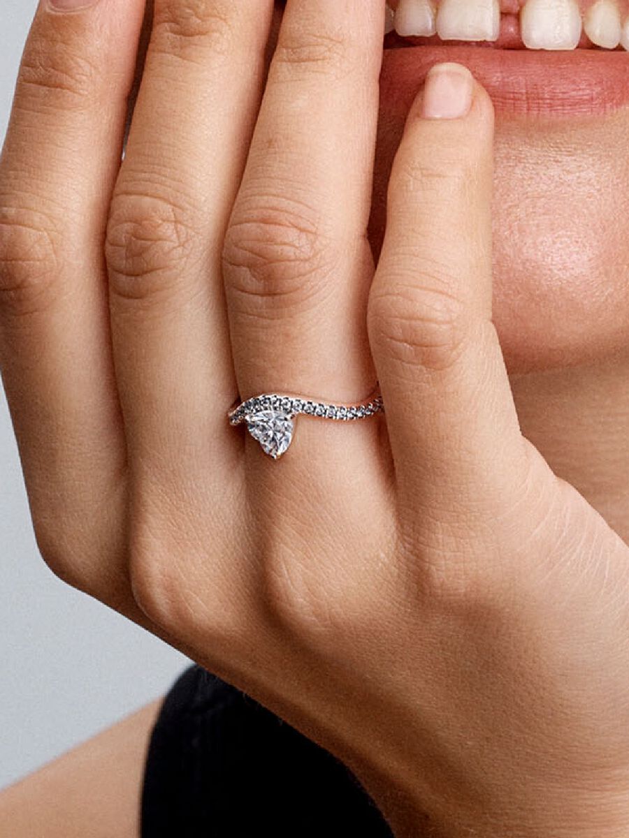 Bague Cœur ondulé en pavé