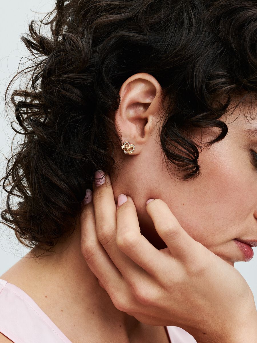 Clous d’oreille scintillants avec cœur et symbole d’infini