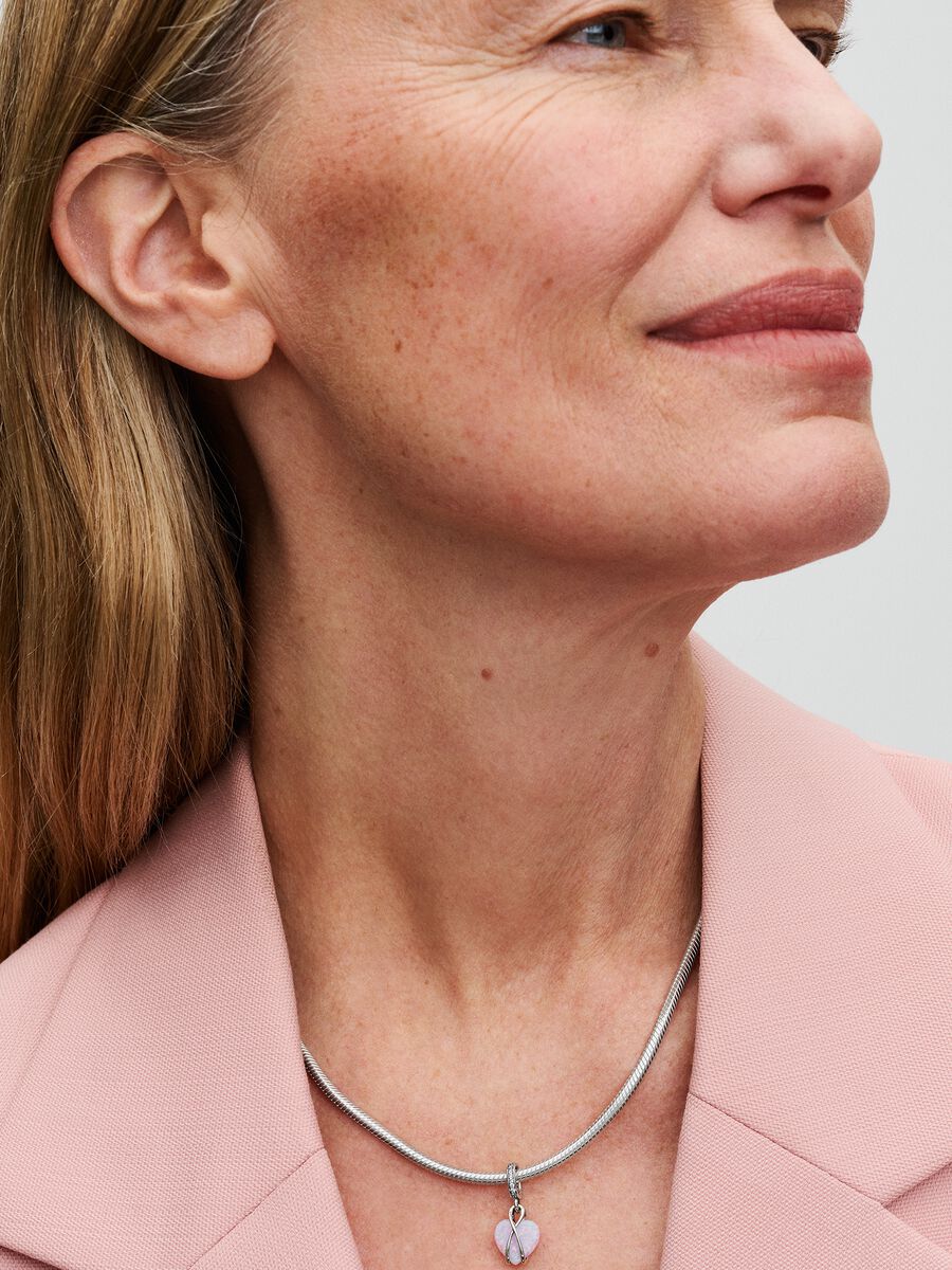 Charm-pendentif en forme de cœur opalescent « Maman »