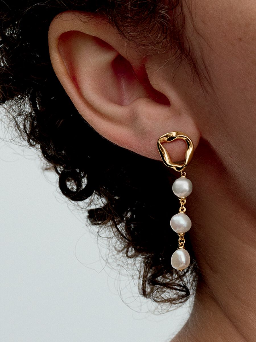 Pendants d’oreilles Cercle de forme organique et perles de culture d’eau douce traitées baroques