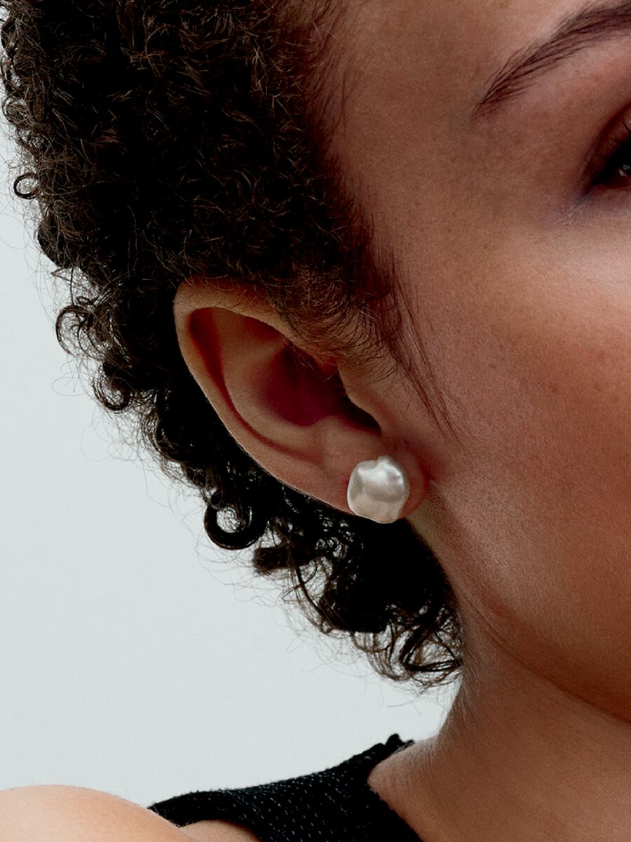 Clous d’oreilles Perle de culture d’eau douce traitée baroque