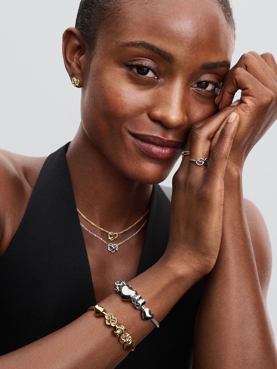 Bracelet à chaîne serpentine avec fermoir cœur infini scintillant