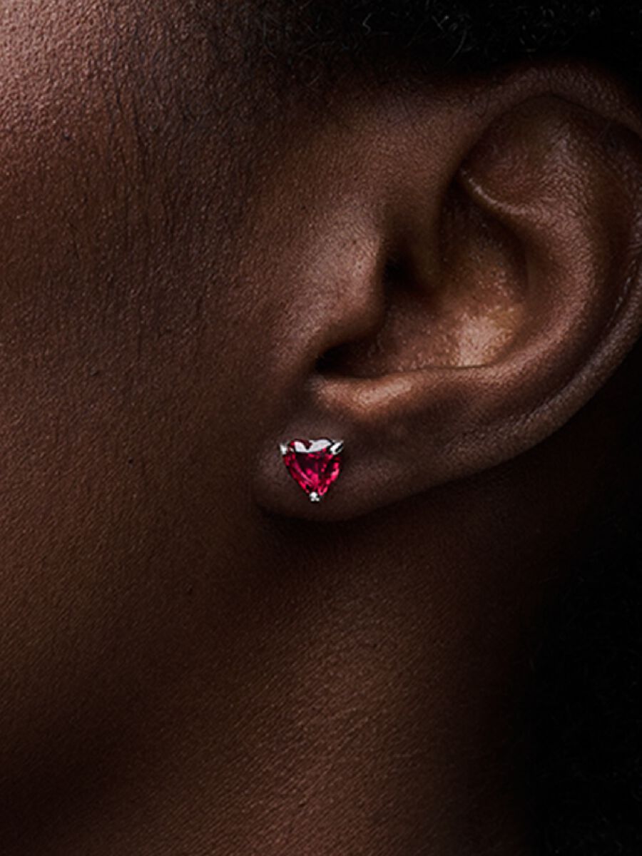 Clous d’oreilles Cœur rouge
