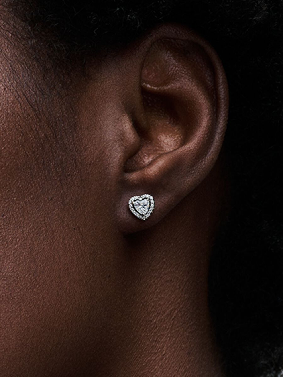 Boutons d’oreille avec cœurs surélevés
