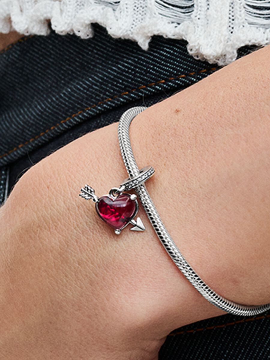 Charm-pendentif Cœur rouge en verre de Murano et flèche