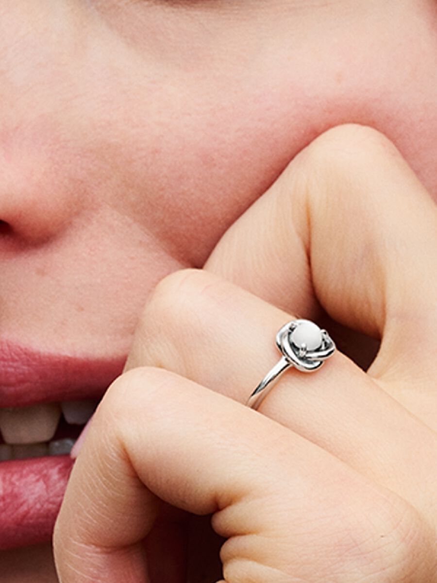 Juin Bague Cercle éternel perle blanche fabriquée par l’homme
