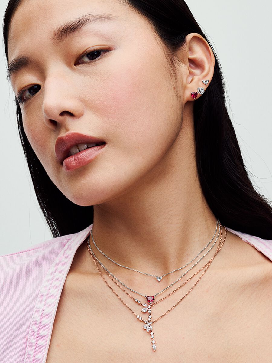 Boutons d’oreille avec cœurs surélevés