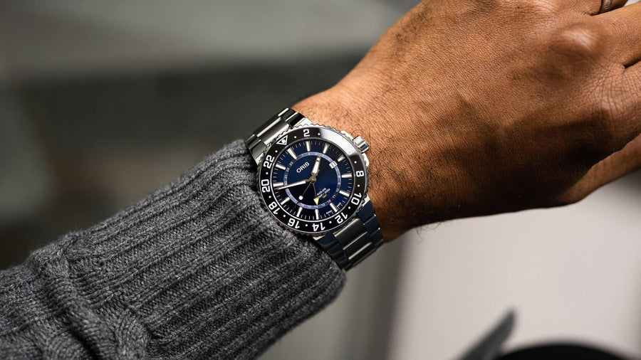 Aquis GMT Date