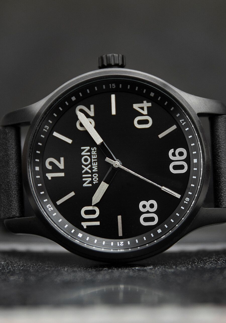 NXON Patrol Cuir Noir 42mm