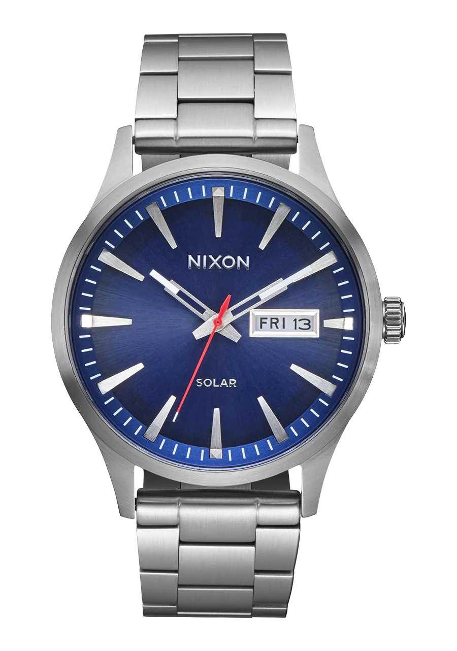 NIXON Sentry Solar Acier inoxydable avec fond bleu