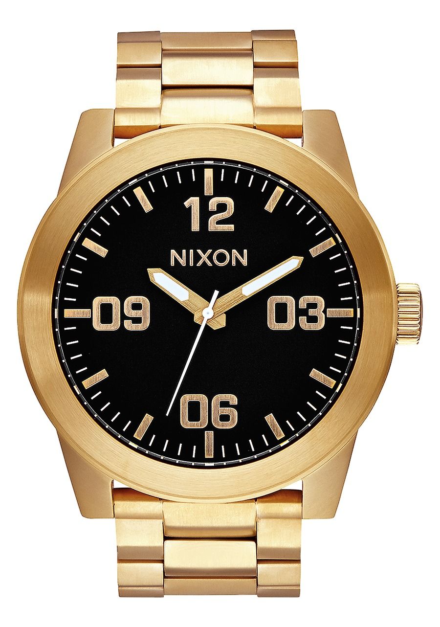 NIXON Corporal SS Gold avec fond noir 48mm